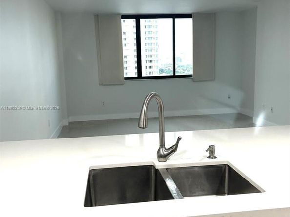 540 Brickell Key Dr 1602, Miami FL 33131