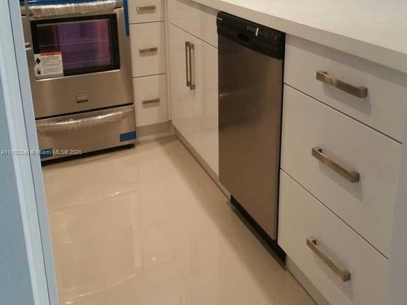 540 Brickell Key Dr 1602, Miami FL 33131
