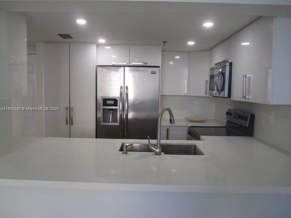 540 Brickell Key Dr 1602, Miami FL 33131