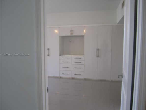 540 Brickell Key Dr 1602, Miami FL 33131