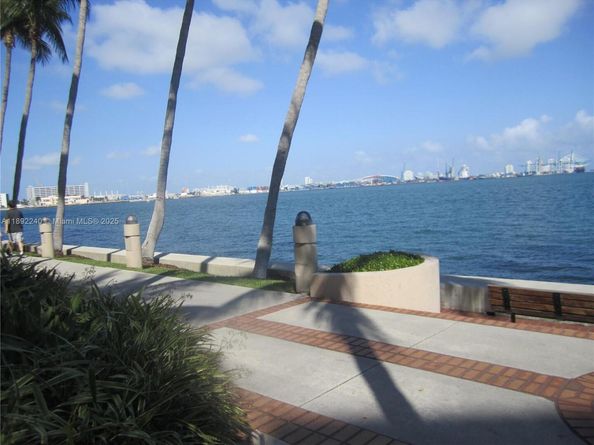540 Brickell Key Dr 1602, Miami FL 33131