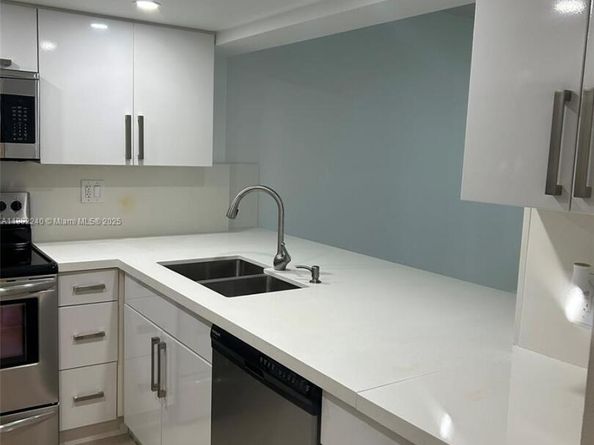 540 Brickell Key Dr 1602, Miami FL 33131