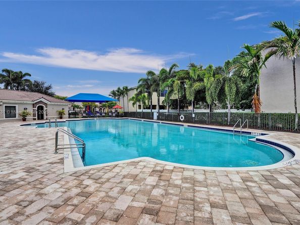 650 NE 193rd Ter, Miami FL 33179
