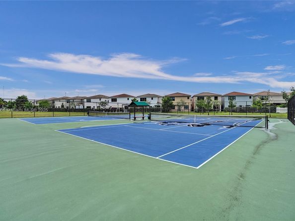 650 NE 193rd Ter, Miami FL 33179