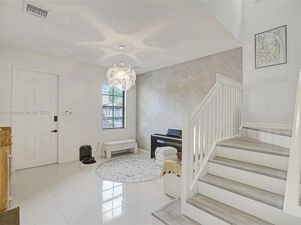 650 NE 193rd Ter, Miami FL 33179