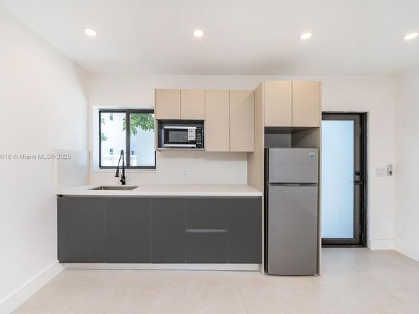 1720 SW 12th St, Miami FL 33135