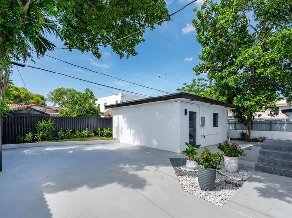 1720 SW 12th St, Miami FL 33135