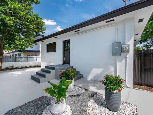 1720 SW 12th St, Miami FL 33135