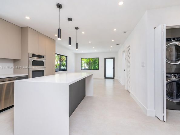 1720 SW 12th St, Miami FL 33135