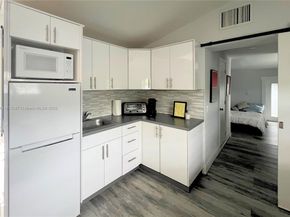 8390 SW 64th St, Miami FL 33143