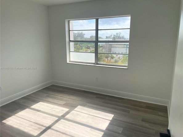498 NW 165th St Rd D601, Miami FL 33169