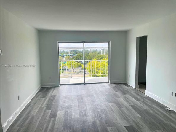 498 NW 165th St Rd D601, Miami FL 33169