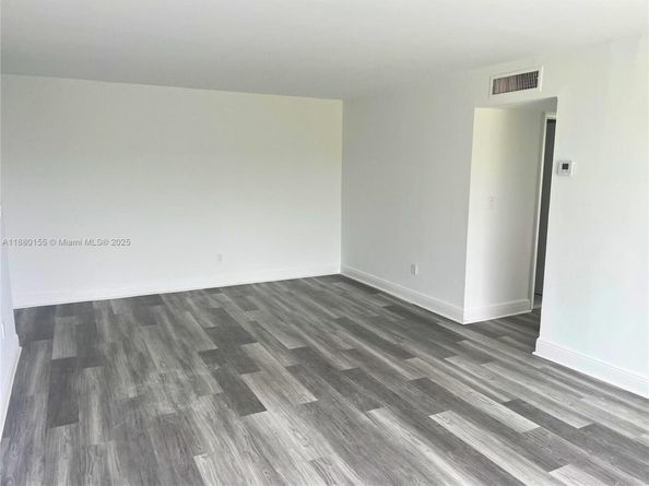498 NW 165th St Rd D601, Miami FL 33169