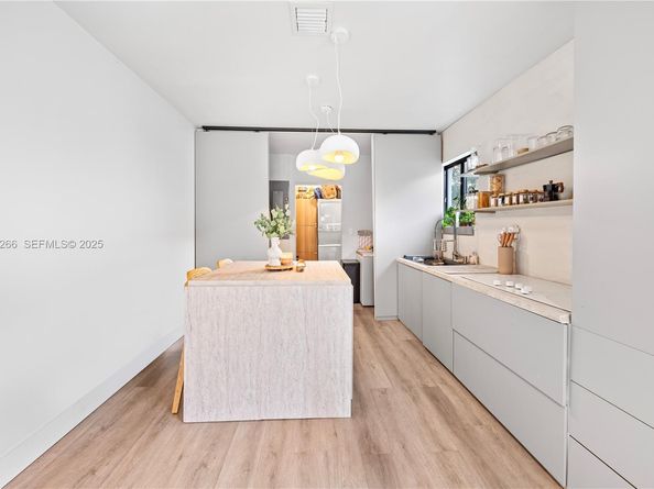 1910 NW 47th St, Miami FL 33142