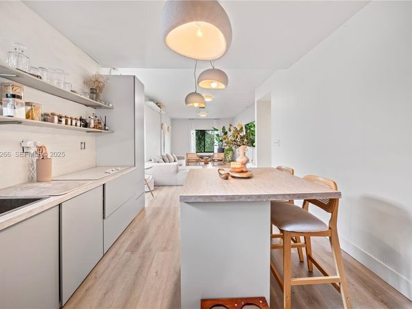 1910 NW 47th St, Miami FL 33142