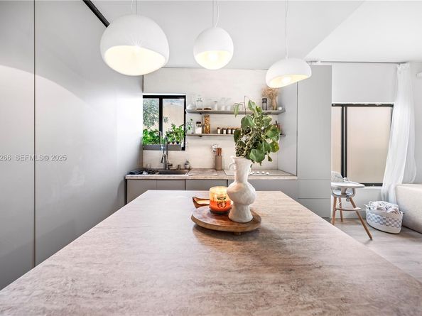 1910 NW 47th St, Miami FL 33142