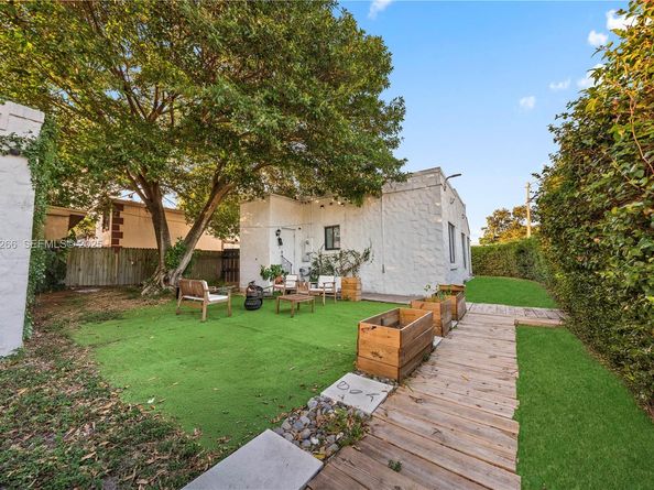 1910 NW 47th St, Miami FL 33142