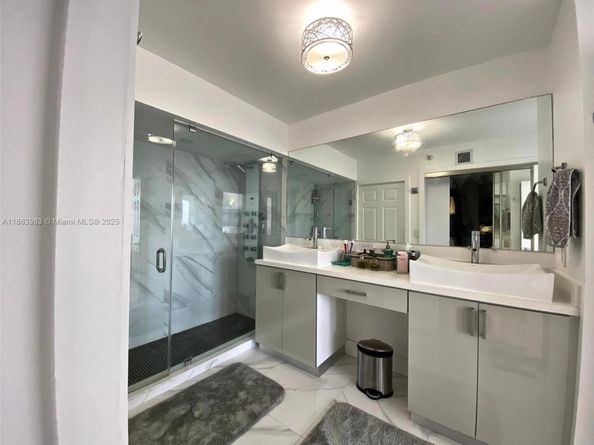 3530 Mystic Pointe Dr 3014, Aventura FL 33180