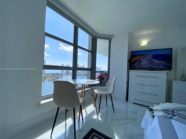 3530 Mystic Pointe Dr 3014, Aventura FL 33180