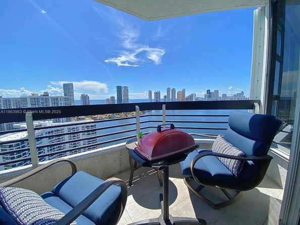 3530 Mystic Pointe Dr 3014, Aventura FL 33180