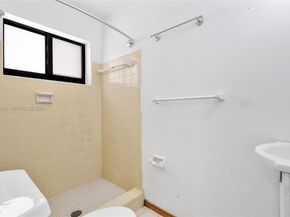 7810 NW 174th Ter, Hialeah FL 33015