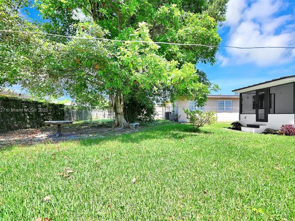 2261 SW 26th St, Miami FL 33133
