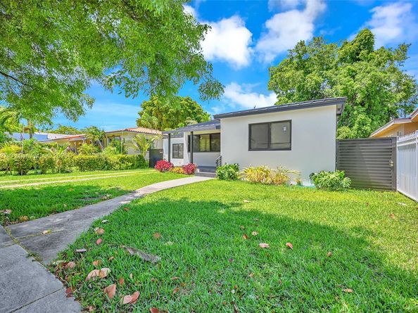 2261 SW 26th St, Miami FL 33133