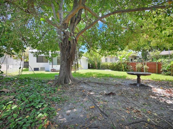 2261 SW 26th St, Miami FL 33133