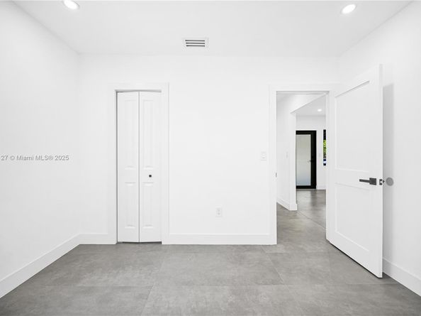 2261 SW 26th St, Miami FL 33133
