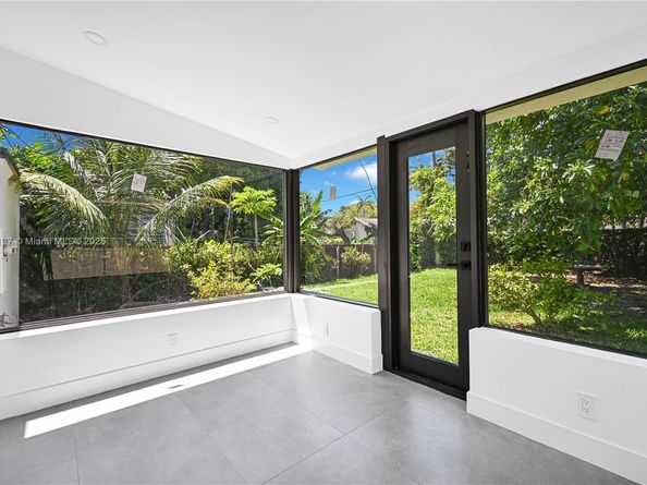 2261 SW 26th St, Miami FL 33133