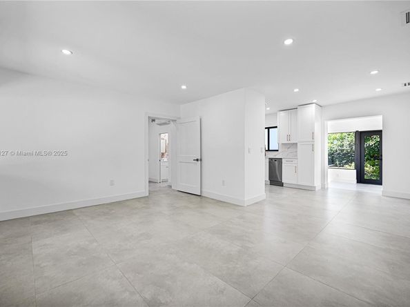2261 SW 26th St, Miami FL 33133