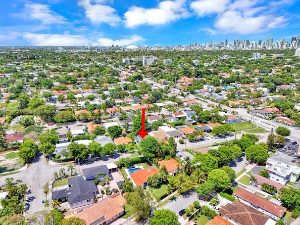2261 SW 26th St, Miami FL 33133