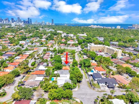 2261 SW 26th St, Miami FL 33133