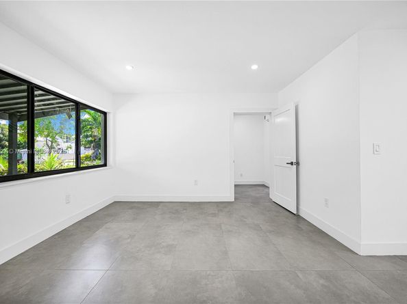 2261 SW 26th St, Miami FL 33133