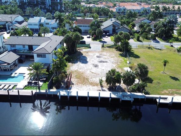 460 Holiday Dr, Hallandale Beach FL 33009