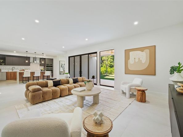 2127 SW 11th Ter, Miami FL 33135