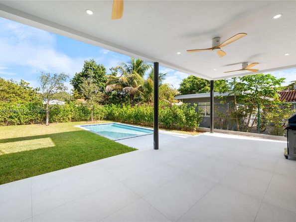 2127 SW 11th Ter, Miami FL 33135