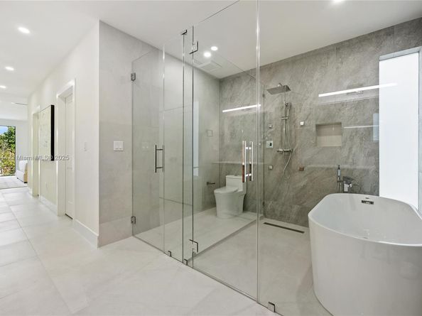 2127 SW 11th Ter, Miami FL 33135