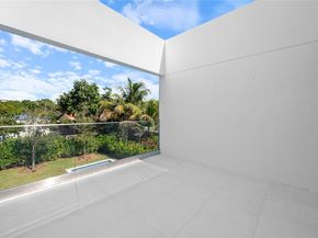 2127 SW 11th Ter, Miami FL 33135