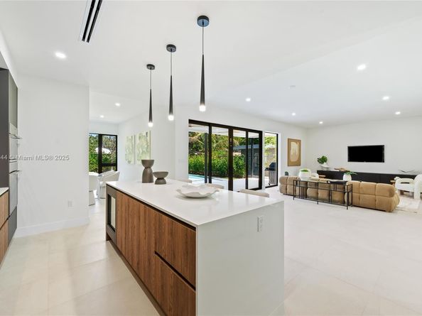 2127 SW 11th Ter, Miami FL 33135