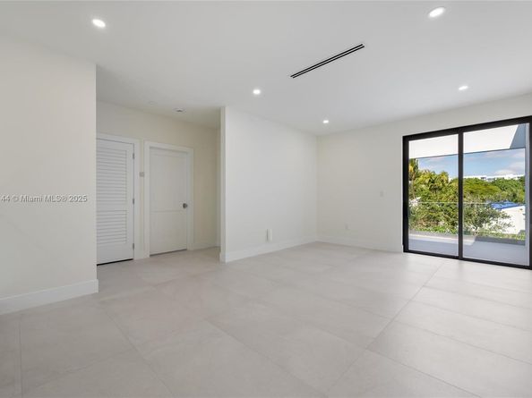 2127 SW 11th Ter, Miami FL 33135