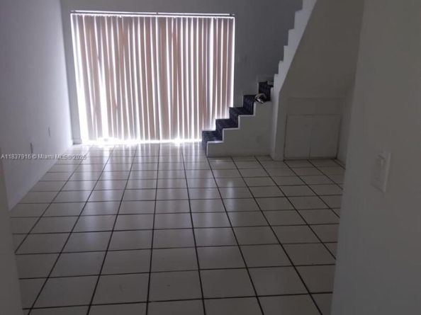 1305 W 46th St 230, Hialeah FL 33012