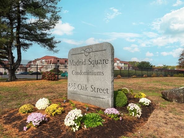 685 Oak St 37, Brockton MA 02301