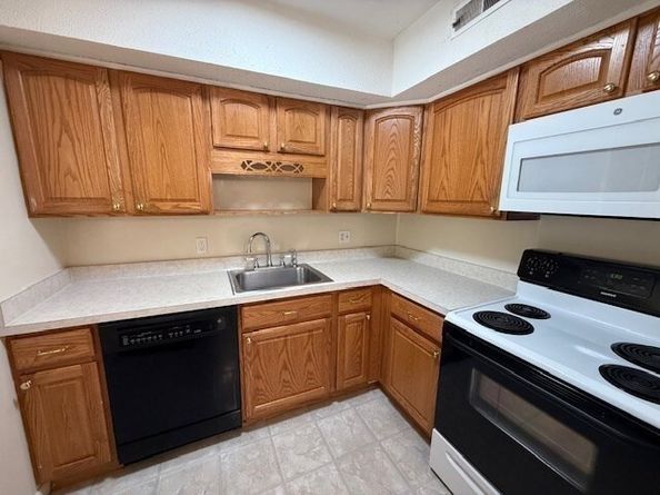 114 Oak Lane 11, Brockton MA 02301