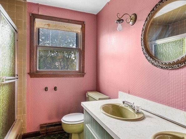 60 Pond St, Milton MA 02186