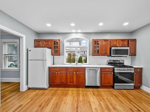 25 Tedesco St, Marblehead MA 01945