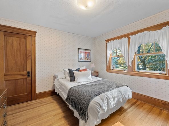 62 Maple St, West Boylston MA 01583