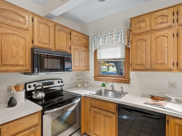 62 Maple St, West Boylston MA 01583