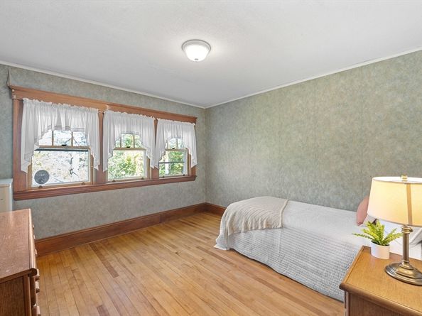 62 Maple St, West Boylston MA 01583