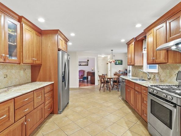 4 Jonathans Way, Upton MA 01568